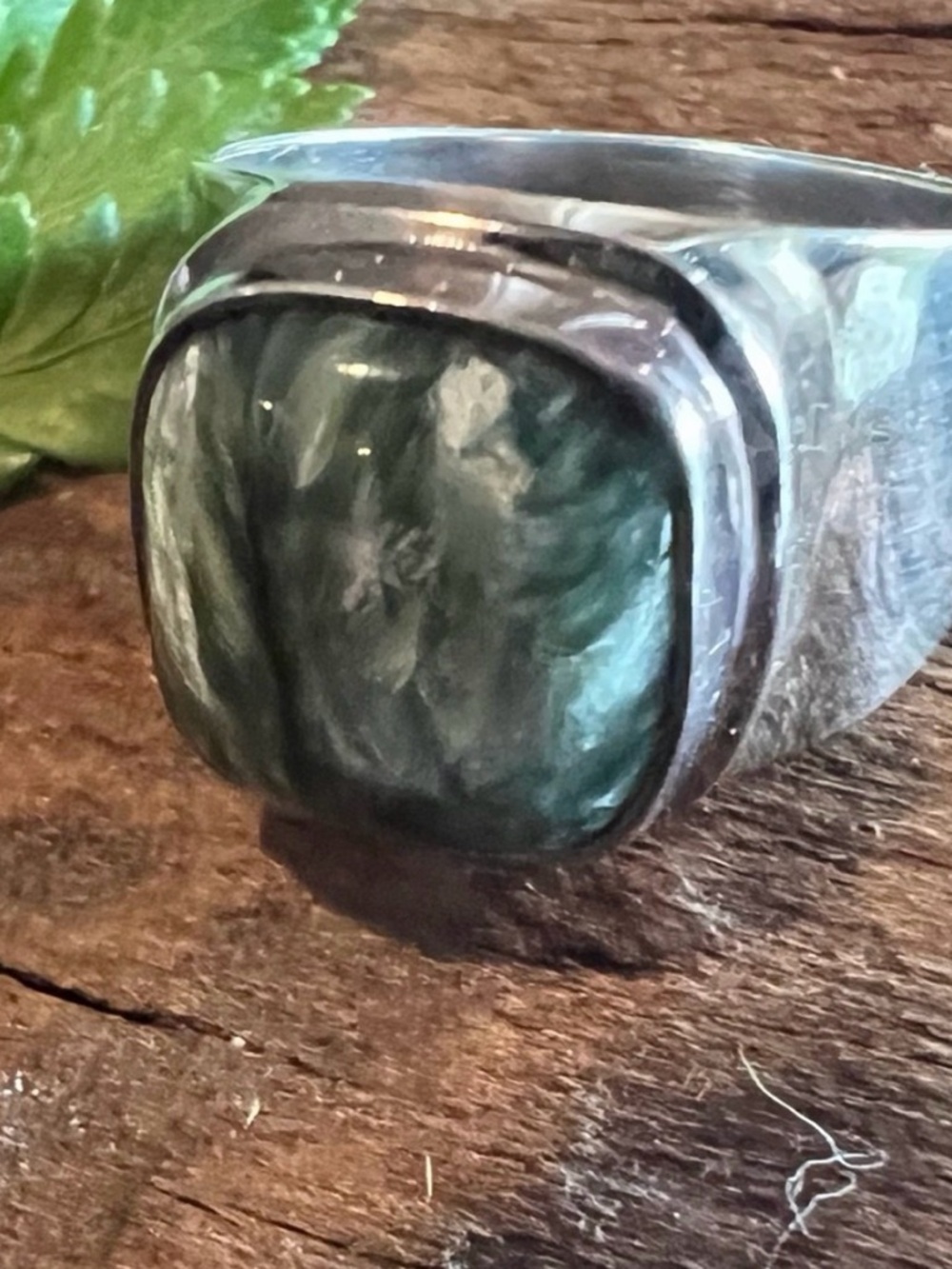 FNA Sterling Silver Green Seraphinite Ring White Swirl Unisex White Size 8.5
